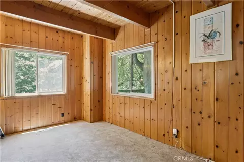 Bedroom - 582 Grass Valley Ct, Lake Arrowhead, CA 92352 photo 6 of 6