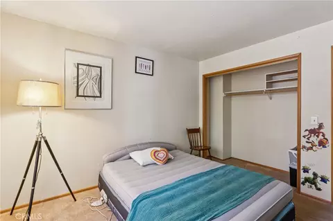 Bedroom - 582 Grass Valley Ct, Lake Arrowhead, CA 92352 photo 4 of 6
