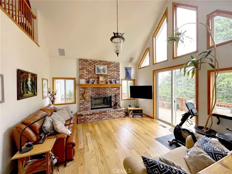 292 N Fairway, Lake Arrowhead, CA 92352