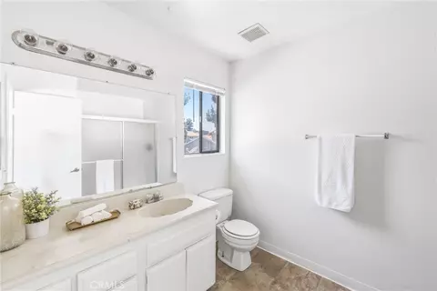 Bath - 2061 W Redlands Blvd #18C, Redlands, CA 92373 photo 2 of 2