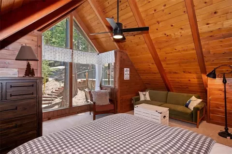 Bedroom - 349 Castle Gate, Lake Arrowhead, CA 92352 photo 4 of 12