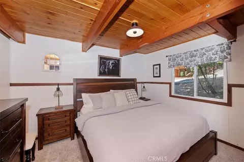 Bedroom - 349 Castle Gate, Lake Arrowhead, CA 92352 photo 10 of 12