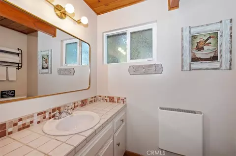 Bath - 349 Castle Gate, Lake Arrowhead, CA 92352 photo 1 of 6