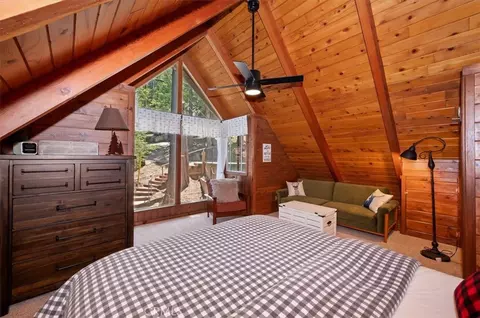 Bedroom - 349 Castle Gate, Lake Arrowhead, CA 92352 photo 2 of 12