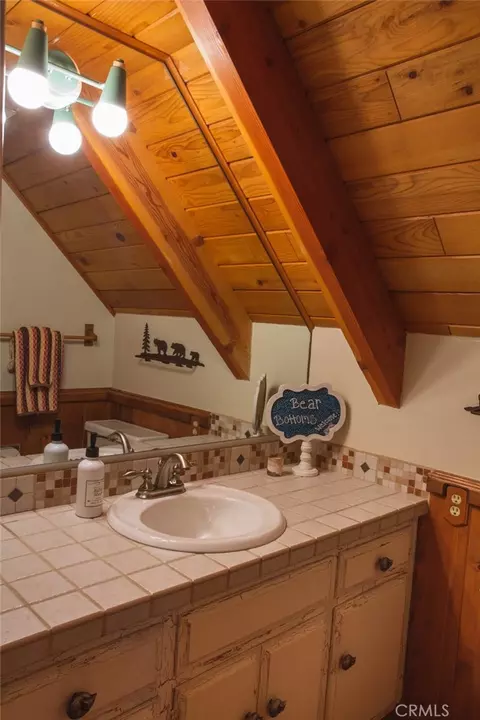 Bath - 349 Castle Gate, Lake Arrowhead, CA 92352 photo 3 of 6