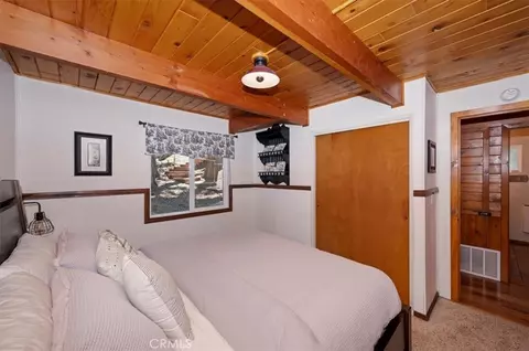 Bedroom - 349 Castle Gate, Lake Arrowhead, CA 92352 photo 10 of 11