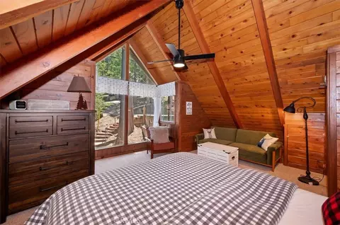 Bedroom - 349 Castle Gate, Lake Arrowhead, CA 92352 photo 2 of 11