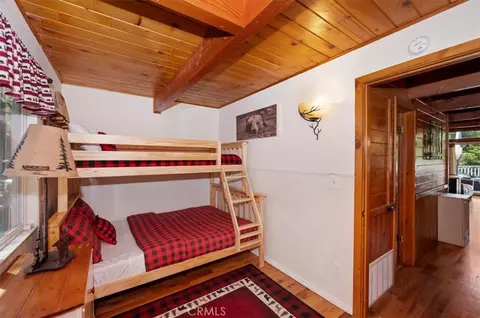 Bedroom - 349 Castle Gate, Lake Arrowhead, CA 92352 photo 9 of 12