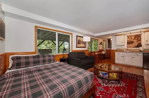 Bedroom - 349 Castle Gate, Lake Arrowhead, CA 92352 photo 7 of 12