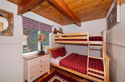 Bedroom - 349 Castle Gate, Lake Arrowhead, CA 92352 photo 8 of 12