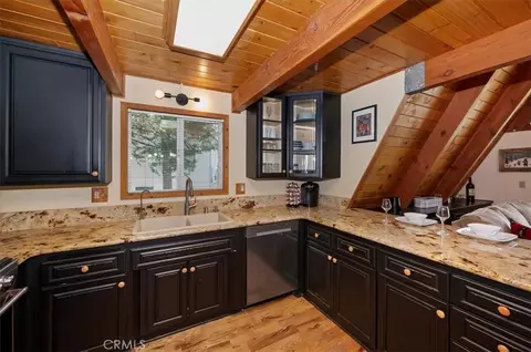 Kitchen - 349 Castle Gate, Lake Arrowhead, CA 92352 photo 3 of 4