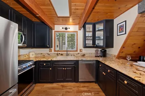 Kitchen - 349 Castle Gate, Lake Arrowhead, CA 92352 photo 1 of 4