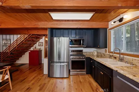 Kitchen - 349 Castle Gate, Lake Arrowhead, CA 92352 photo 4 of 4