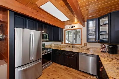Kitchen - 349 Castle Gate, Lake Arrowhead, CA 92352 photo 2 of 4