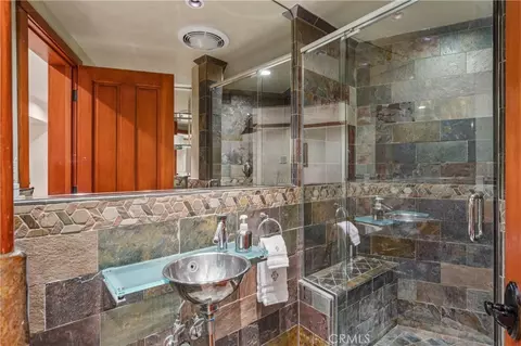 Bath - 1369 Yellowstone, Lake Arrowhead, CA 92352 photo 4 of 5