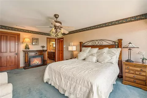 Bedroom - 1369 Yellowstone, Lake Arrowhead, CA 92352 photo 8 of 10