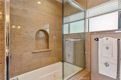 Bath - 1369 Yellowstone, Lake Arrowhead, CA 92352 photo 3 of 5