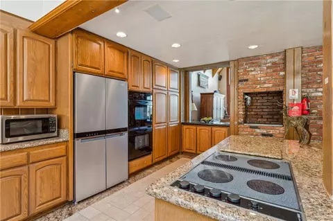 Kitchen - 1369 Yellowstone, Lake Arrowhead, CA 92352 photo 3 of 4