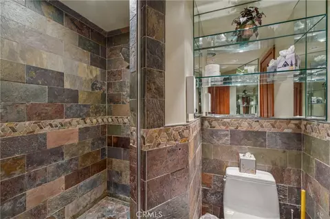 Bath - 1369 Yellowstone, Lake Arrowhead, CA 92352 photo 5 of 5