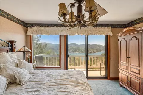 Bedroom - 1369 Yellowstone, Lake Arrowhead, CA 92352 photo 3 of 10