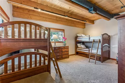 Bedroom - 1369 Yellowstone, Lake Arrowhead, CA 92352 photo 4 of 10