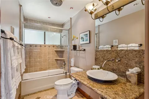 Bath - 1369 Yellowstone, Lake Arrowhead, CA 92352 photo 1 of 5
