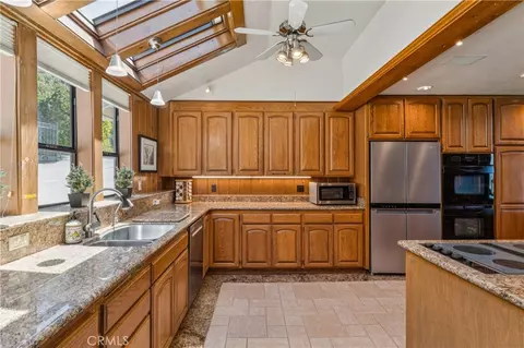 Kitchen - 1369 Yellowstone, Lake Arrowhead, CA 92352 photo 2 of 4