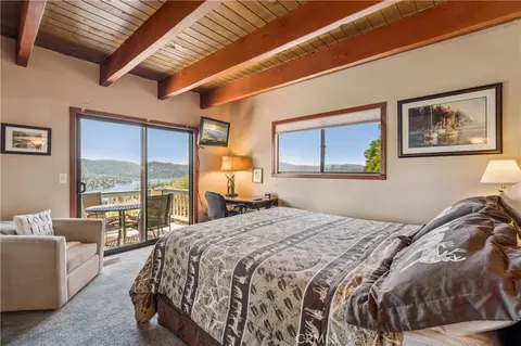Bedroom - 1369 Yellowstone, Lake Arrowhead, CA 92352 photo 5 of 10