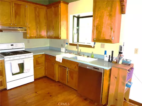 Kitchen - 21531 Sawpit Canyon Rd, Cedarpines Park, CA 92322 photo 3 of 3