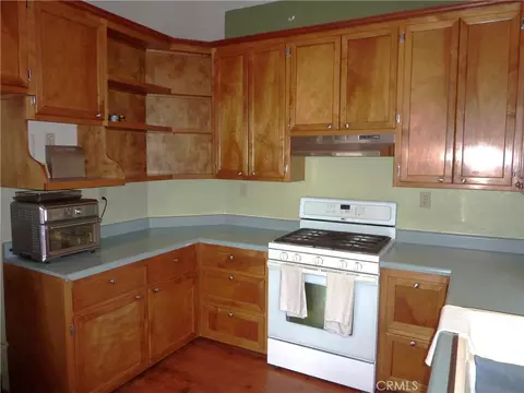 Kitchen - 21531 Sawpit Canyon Rd, Cedarpines Park, CA 92322 photo 2 of 3