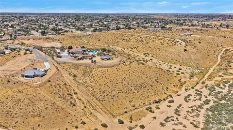 View/Area - 18550 Eucalyptus, Hesperia, CA 92345 photo 7 of 13