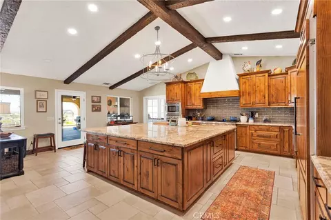 Kitchen - 18550 Eucalyptus, Hesperia, CA 92345 photo 4 of 6