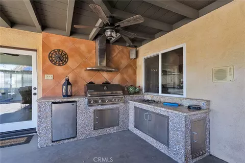 Kitchen - 18550 Eucalyptus, Hesperia, CA 92345 photo 6 of 6