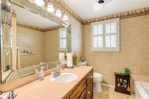 Bath - 9371 Vernon Ave, Montclair, CA 91763 photo 4 of 4