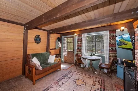 Living - 756 Cedar, Sugarloaf, CA 92386 photo 3 of 4