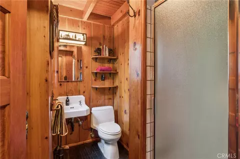 Bath - 238 Maple Dr, Lake Arrowhead, CA 92352 photo 1 of 3