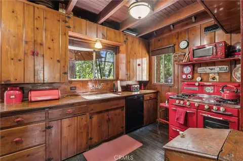 Kitchen - 238 Maple Dr, Lake Arrowhead, CA 92352 photo 1 of 2