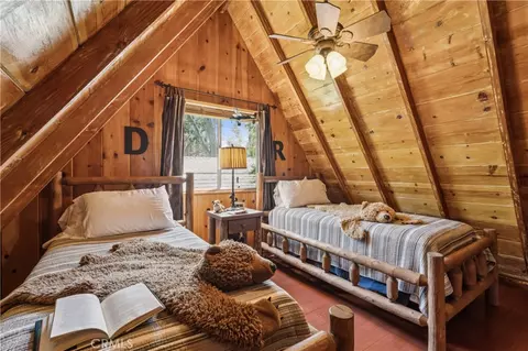 Bedroom - 238 Maple Dr, Lake Arrowhead, CA 92352 photo 4 of 4