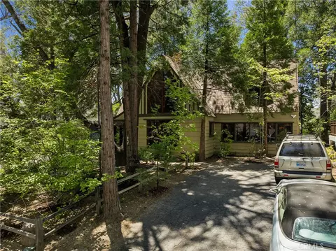 238 Maple Dr, Lake Arrowhead, CA 92352