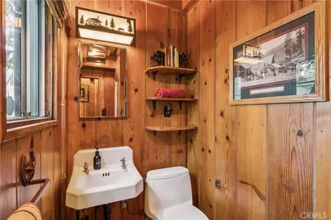Bath - 238 Maple Dr, Lake Arrowhead, CA 92352 photo 2 of 3