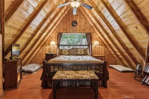 Bedroom - 238 Maple Dr, Lake Arrowhead, CA 92352 photo 2 of 4