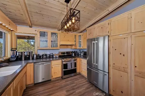 Kitchen - 764 Menlo, Big Bear Lake, CA 92315 photo 2 of 5