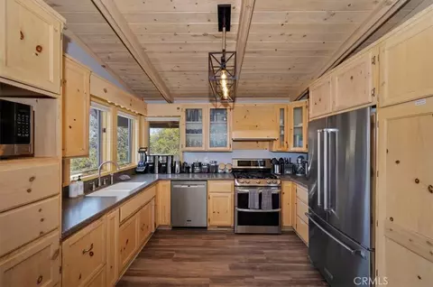 Kitchen - 764 Menlo, Big Bear Lake, CA 92315 photo 3 of 5