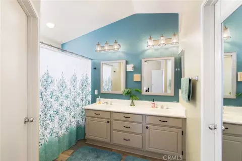 Bath - 33852 Glenoaks, Yucaipa, CA 92399 photo 2 of 3
