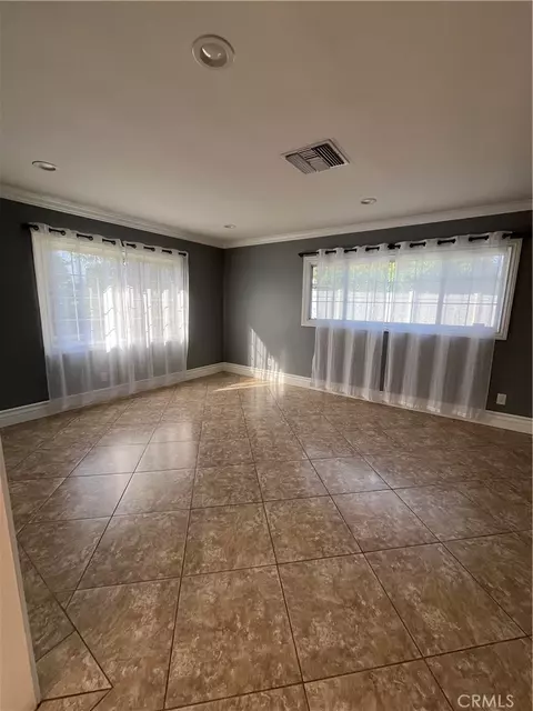 608 Falcon Ln, Redlands, CA 92374