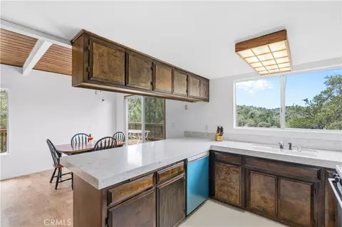 Kitchen - 1334 St Anton, Lake Arrowhead, CA 92352 photo 3 of 3