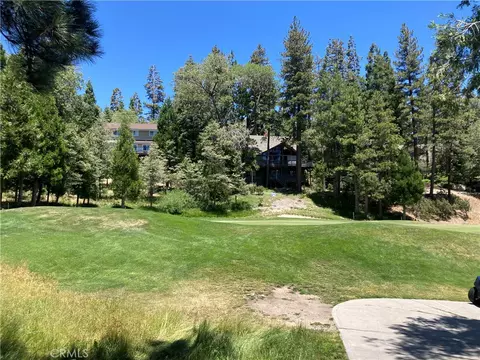 Exterior - 196 Hillcrest Ct, Lake Arrowhead, CA 92352 photo 11 of 12