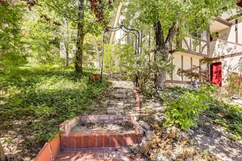 Exterior - 196 Hillcrest Ct, Lake Arrowhead, CA 92352 photo 10 of 12
