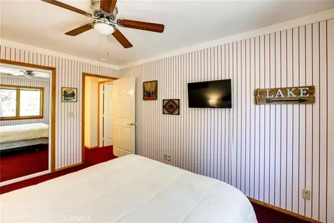 Bedroom - 196 Hillcrest Ct, Lake Arrowhead, CA 92352 photo 6 of 7