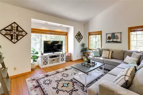 Living - 196 Hillcrest Ct, Lake Arrowhead, CA 92352 photo 1 of 3